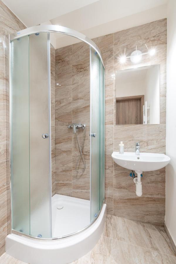 Studio Brand New Apartment #28 In New Building With Free Parking In City Center Praga Exterior foto