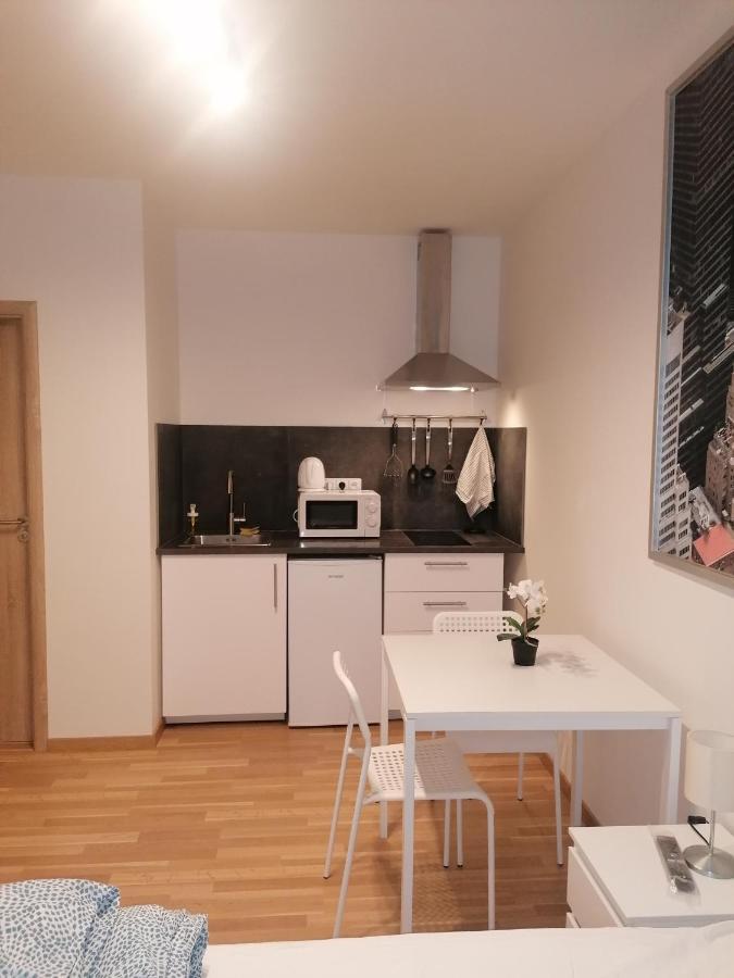 Studio Brand New Apartment #28 In New Building With Free Parking In City Center Praga Exterior foto